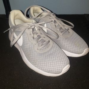 Nike Tanjun Running Shoes sz 7.5